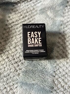 HUDA BEAUTY Easy Bake Shade Shifter - neutralizing lilac
